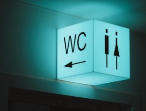 職場でトイレ掃除をすると人間関係が好転